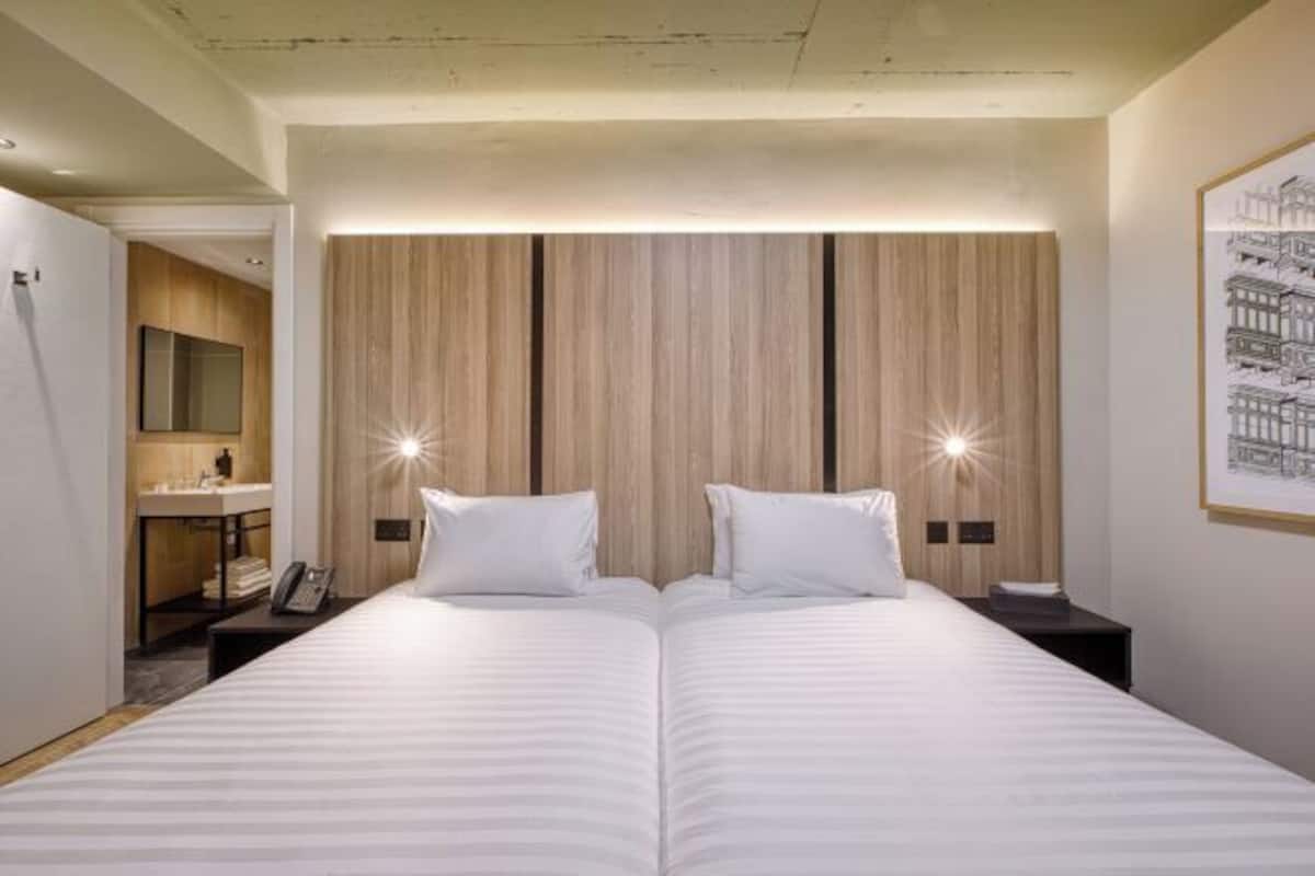 In-room safe, desk, laptop workspace, free WiFi