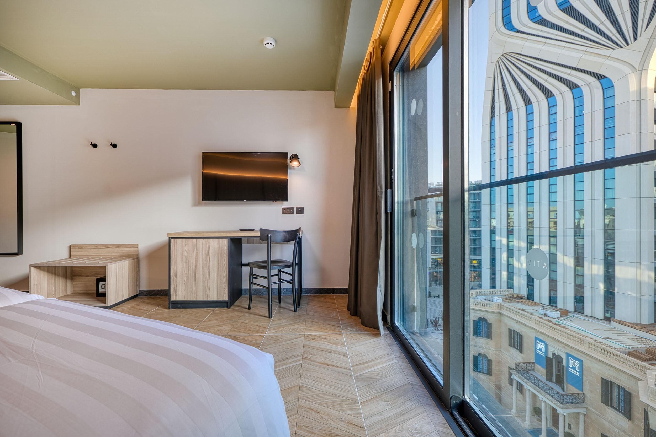 Superior-Doppelzimmer | Zimmersafe, Schreibtisch, laptopgeeigneter Arbeitsplatz