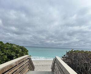 Beach nearby, sun-loungers, beach towels