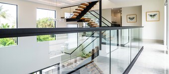 SOL HAUS! LUXE NEW 6 BDRM BEACH HOUSE W/ STUNNING VIEWS/POOL/SPA/PUTTING GRN/GYM