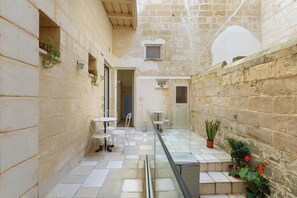 Outdoor dining - Liberty Barocco - Camera King (Lecce)