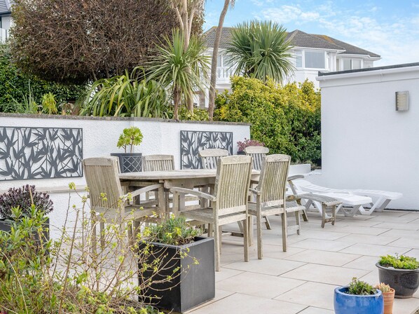 屋外ダイニングエリア