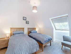 4 bedrooms, free WiFi, bed sheets - 4 bedroom accommodation in Llanrhian, near Haverfordwest (Llanrhian, near Haverfordwest)