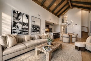 Smart TV, fireplace, stereo