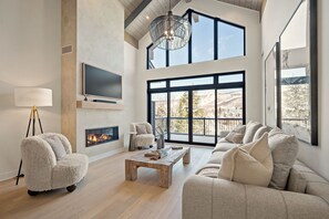 Smart-tv, pejs, stereoanlæg