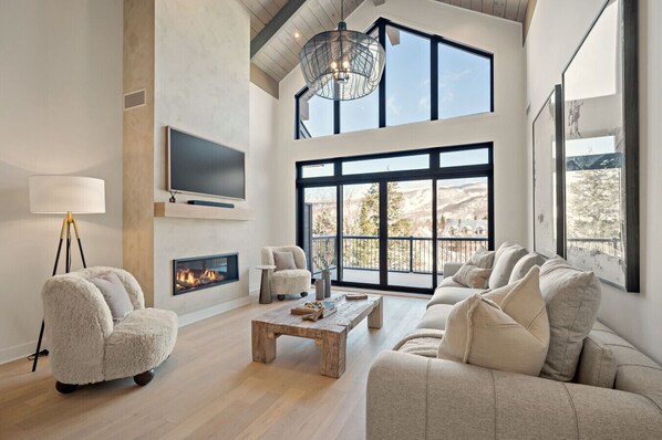 Smart-TV, Kamin, Stereoanlage