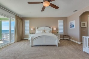 6 bedrooms, iron/ironing board, travel cot, free WiFi - Direct Beach Front - Pool Home - 6 Bedrooms - 4.5 Bath (Indian Shores)