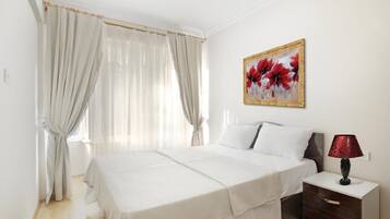 2 bedrooms, iron/ironing board, WiFi, bed sheets