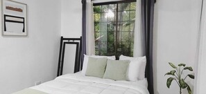 2 soverom, skrivebord, strykejern/-brett og wi-fi (inkludert)