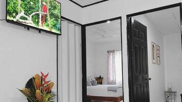 2 bedrooms, desk, iron/ironing board, free WiFi