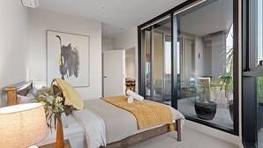 3 bedrooms, iron/ironing board, WiFi, bed sheets - Zi apartments - Balcony, Bayview, Sauna & Pool (South Melbourne)