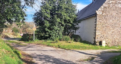 Country in the city for this detached house renovated in 2021.