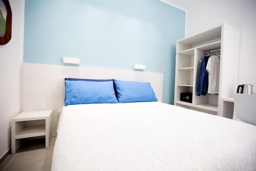 White Asses Rooms