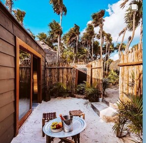 Dobbeltrom – classic, terrasse | Safe på rommet, blendingsgardiner og wi-fi (inkludert)