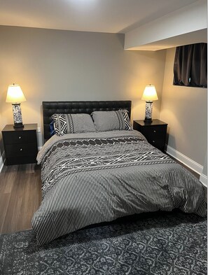 2 bedrooms, desk, iron/ironing board, WiFi
