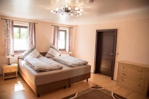 4 bedrooms, iron/ironing board, free WiFi, bed sheets - Vacation home in the district of Passau with plenty of space and comfort (Windorf)