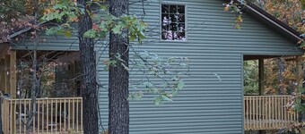 Sugar Pine Cabins
Hummingbird Cabin