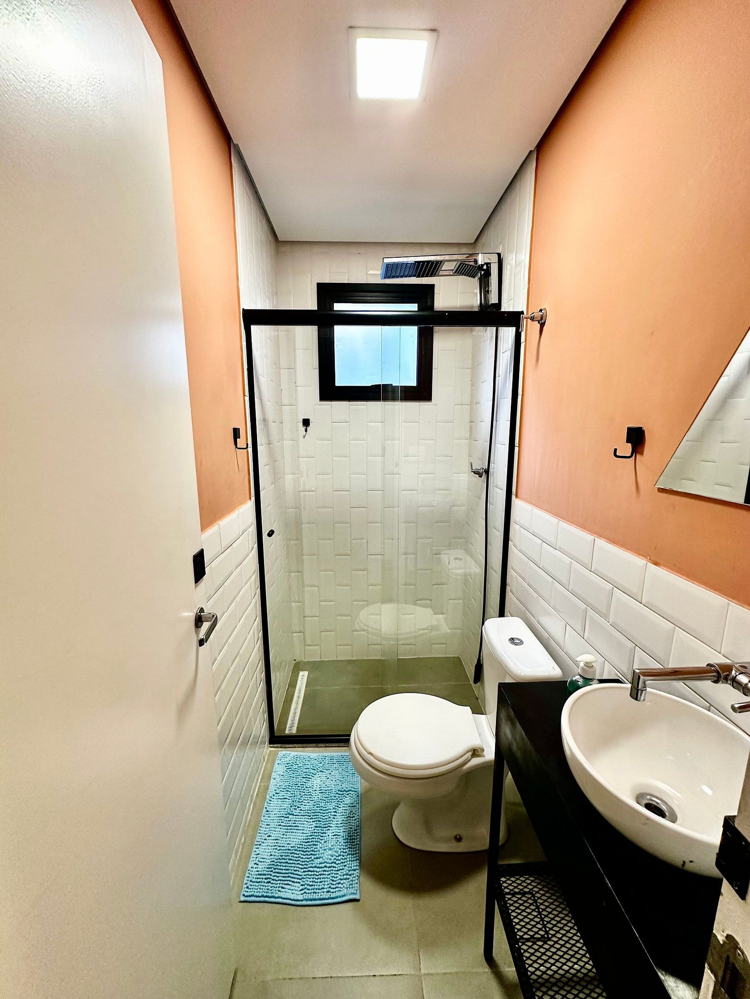 Basic Single Room | Bathroom | Hair dryer, towels, toilet paper