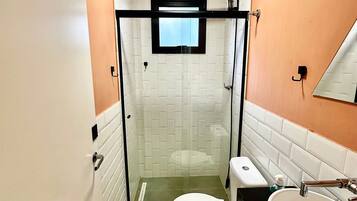 Basic Single Room | Bathroom | Hair dryer, towels, toilet paper