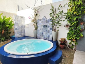 Bañera de hidromasaje exterior