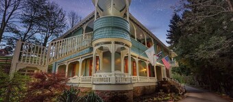 Historic Victorian Chateau, Free Breakfast Suite 1