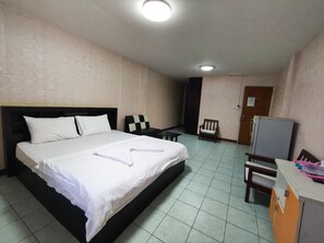 Zimmersafe, Bügeleisen/Bügelbrett, kostenloses WLAN