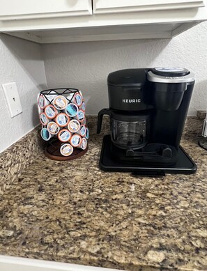 Kaffe og/eller kaffemaskine