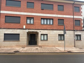 Exterior - The Valley Gate I (CARDENAS)