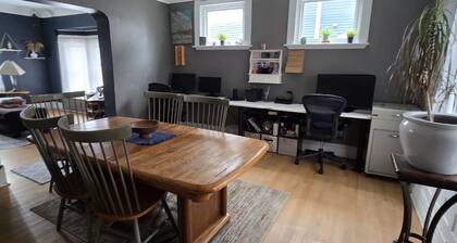 Spacious 4-bedroom Historic house with WiFi in heart of Detroit/Free Parking!