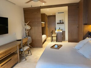 Desk, iron/ironing board, WiFi, bed sheets
