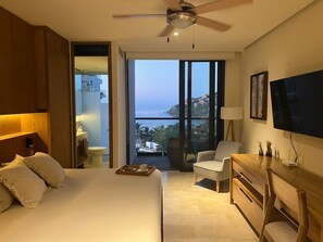 Desk, iron/ironing board, WiFi, bed sheets