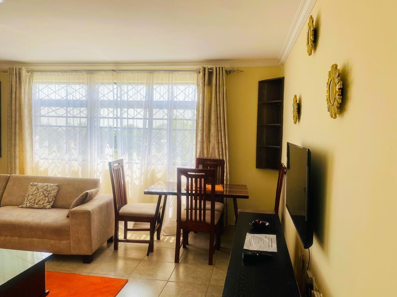 Apartemen Klasik, pemandangan kota | Area keluarga | Smart TV 32-inci dengan saluran TV digital