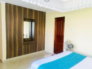 Classic-Apartment, Stadtblick | 3 Schlafzimmer, individuell dekoriert, individuell eingerichtet