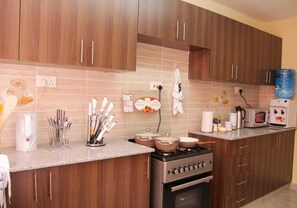 家庭公寓, 城市景觀 | 私人廚房 | 電冰箱、微波爐、鍋具/餐盤/廚房用品