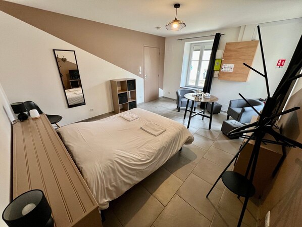 1 bedroom, desk, iron/ironing board, internet