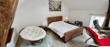 1 多间卧室、办公桌、熨斗/熨衣板、上网接入