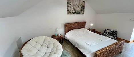 1 bedroom, desk, iron/ironing board, Internet