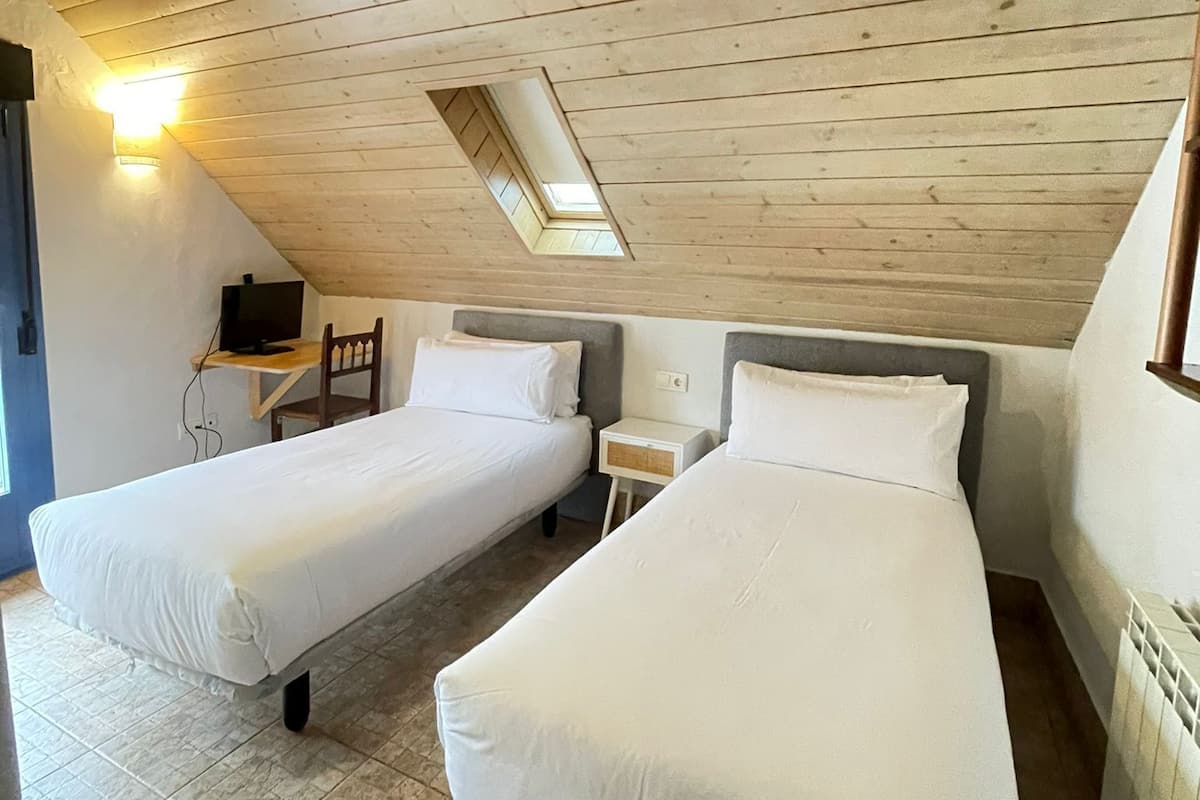 Superior kamer, 1 twee- of 2 eenpersoonsbedden, balkon, uitzicht op bergen | Gratis wifi