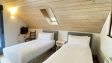 Superior Double or Twin Room, Balcony, Mountain View | Wi-fi percuma