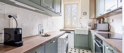 Réfrigérateur, micro-ondes, four, lave-vaisselle