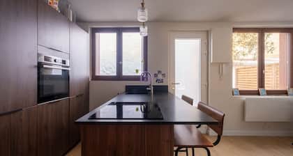 lovely an typical house in Bordeaux historic center with WiFi