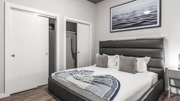 2 Schlafzimmer, Schreibtisch, Bügeleisen/Bügelbrett, Reisekinderbett