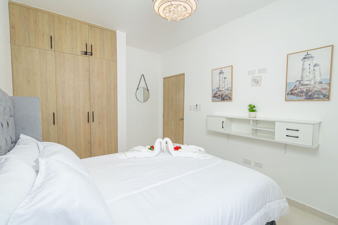 2 bedrooms, desk, iron/ironing board, travel crib