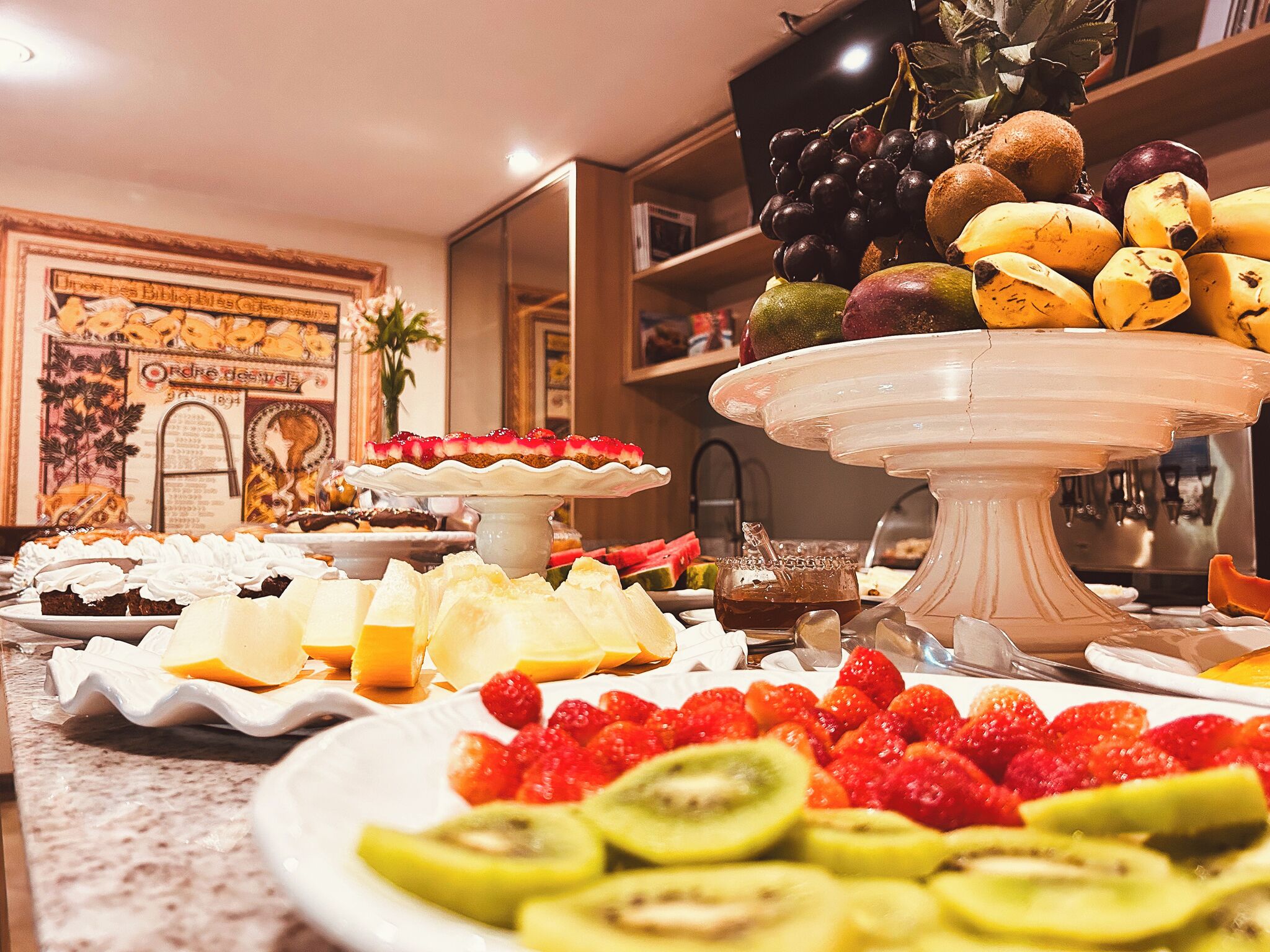 Café da manhã com buffet grátis todos os dias