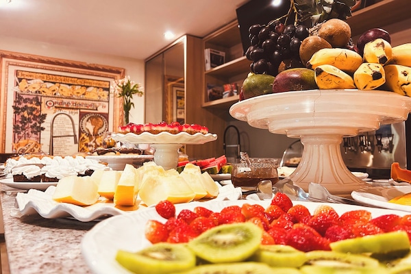 Free daily buffet breakfast