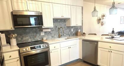 Our Lake Blyss 3 Bed/2 Bath Condo at The Shores
Discounted 28+ day stays Nov-Mar
