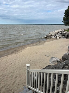 Beach nearby - Our Lake Blyss 3 Bed/2 Bath Condo at The Shores
Discounted 28+ day stays Nov-Mar (Port Clinton)