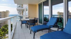 Outdoor dining - Marriott's Crystal Shores (Marco Island)