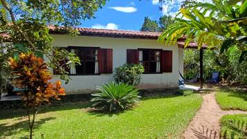 經典三人房, 多張床, 花園景觀, 花園 | 1 間臥室、免費無線上網