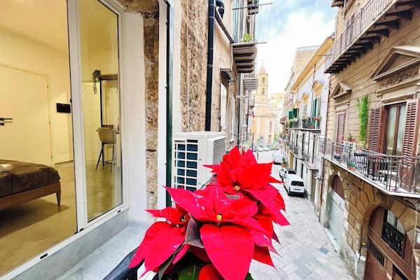 Camera matrimoniale Junior con balcone | Premium bedding, soundproofing, free WiFi, bed sheets